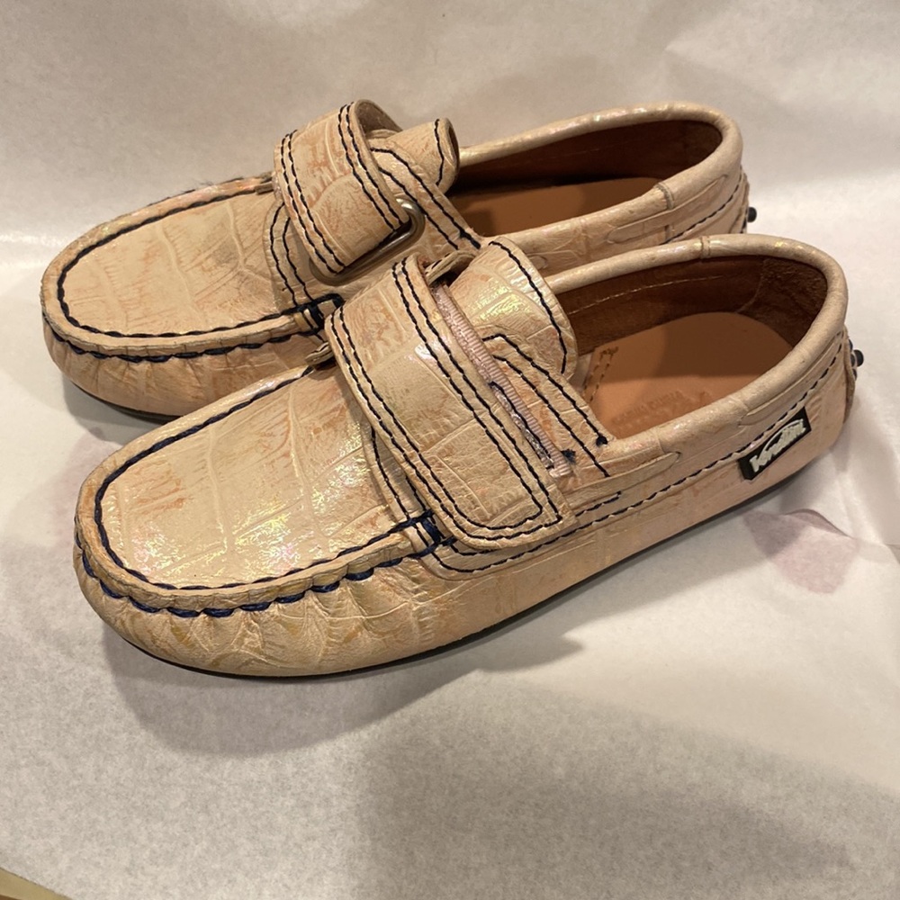 Venettini crème/ irredentist loafers as 24